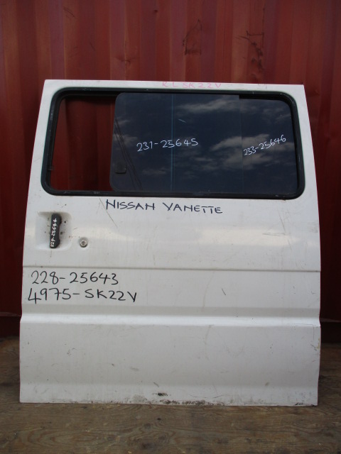 Used Nissan Vanette WINDOWS GLASS REAR LEFT
